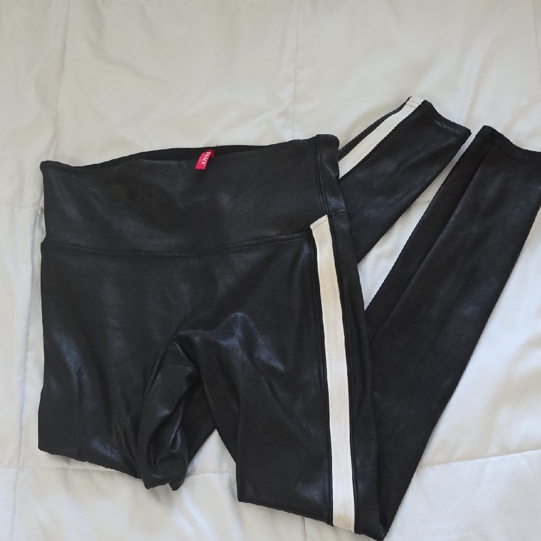 Chic Black Leather Leggings With White Stripe
